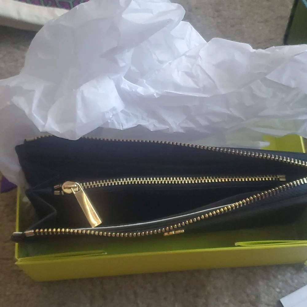 Tory burch HOST PICK leather gorgeous new tagged boxed and bag which is extra